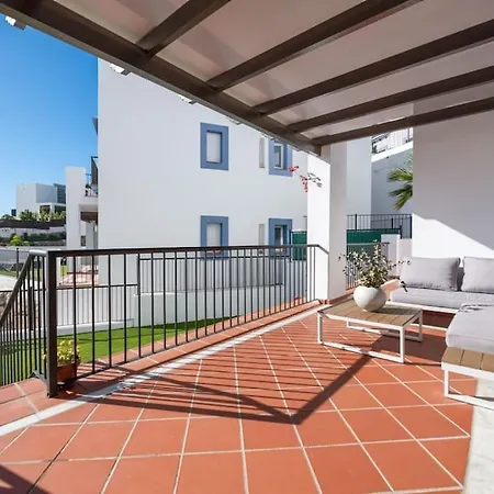 Luxury 3 Bed With Pools And Gym Apartment