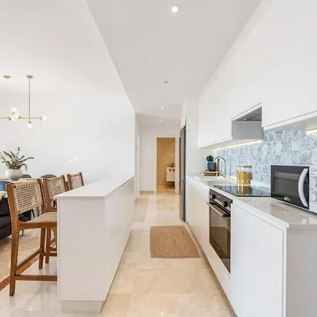 Luxury 3 Bed With Pools And Gym Apartment Estepona